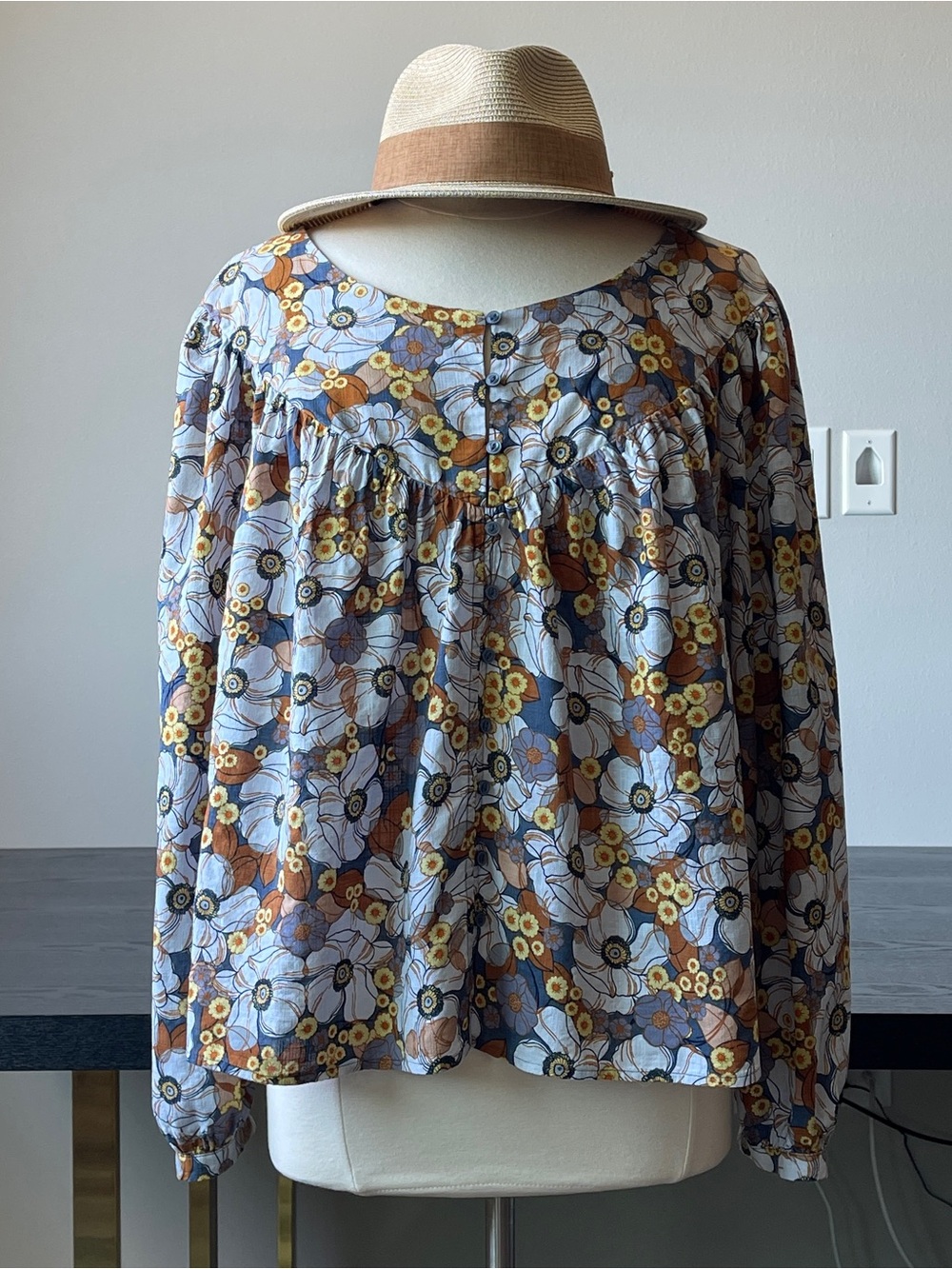 Size XXL ANA Long Sleeve Floral Blouse    In excellent Pre-owned condition. Gent